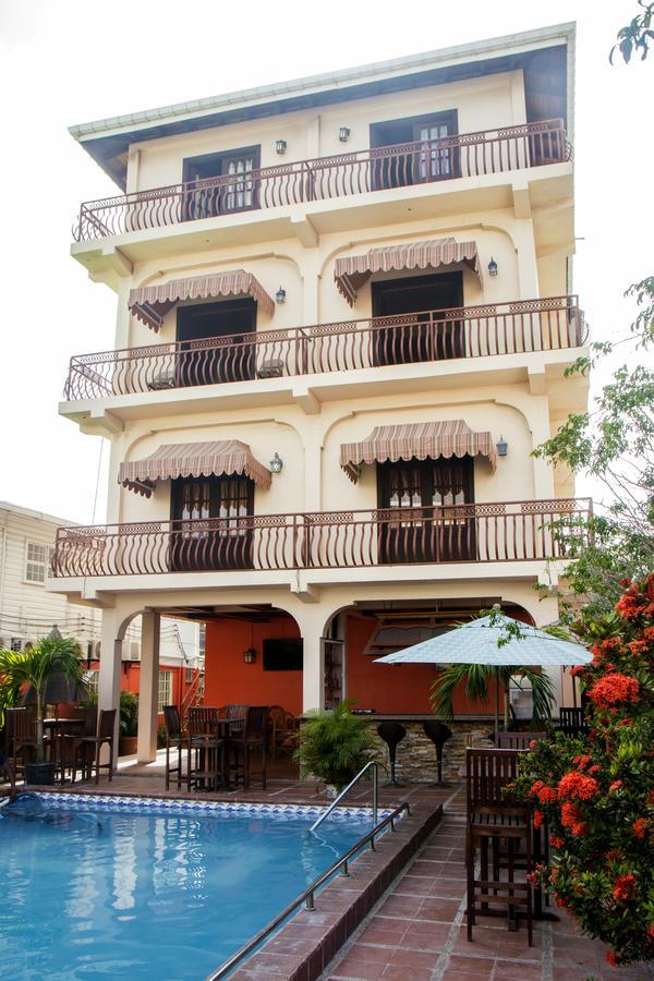 Windjammer International Cuisine & Comfort Inn Georgetown Extérieur photo