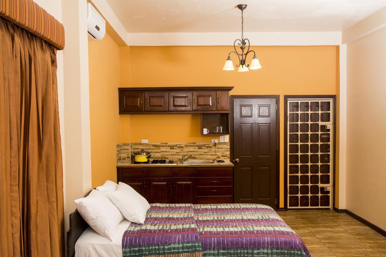 Windjammer International Cuisine & Comfort Inn Georgetown Extérieur photo